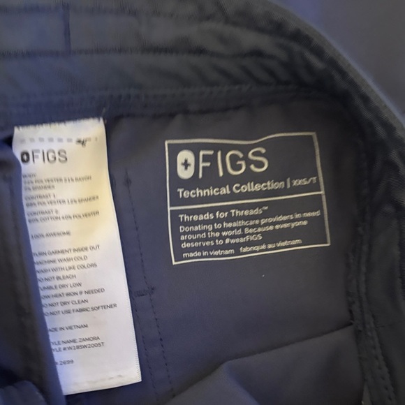 Figs Navy Scrub Set with Light Green Drawstring - Picture 3 of 4